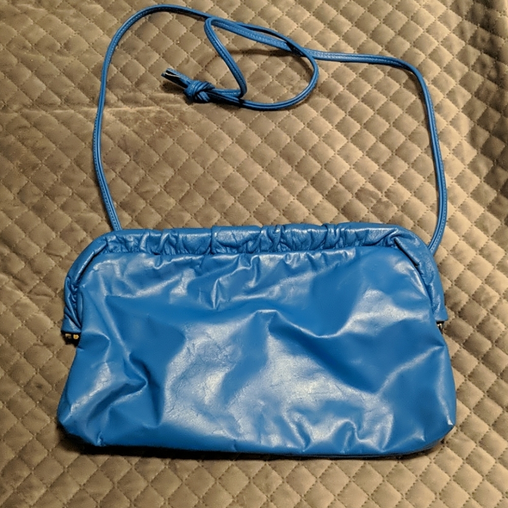 💙3 for $20 Vintage blue tight snap shut bag